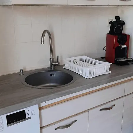 Dennis * Olympiakí Aktí