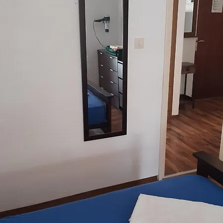 Dennis * Olympiakí Aktí