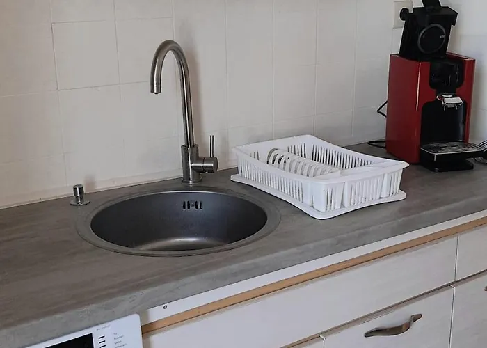 Dennis * Olympiakí Aktí